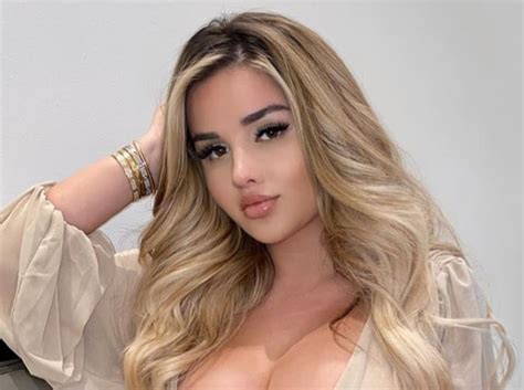 Anastasiya Kvitko, The Russian Kim Kardashian, Puts Her Curvy ...